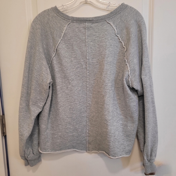 Pilcro Gray Asymmetrical Crop Pullover Sz Small - Picture 5 of 5